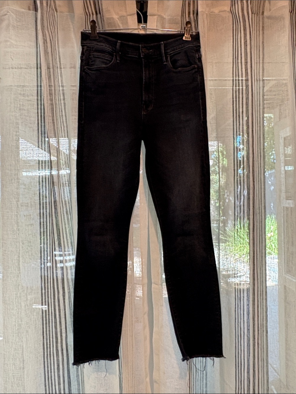 Mother Denim - The Stunner Zip Two Step Fray in Last Call (dark wash)
